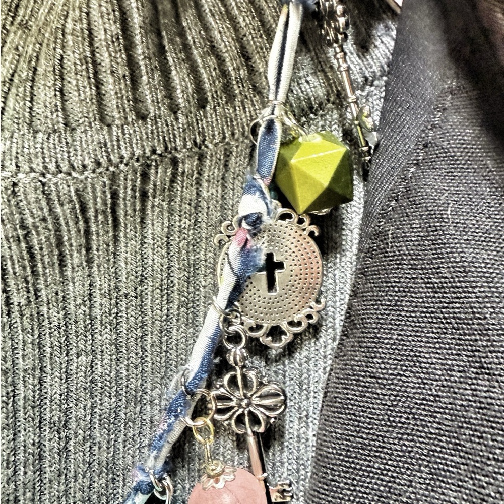 Charms multi layered statement bandanna necklace with turquoise - Picture 6 of 7